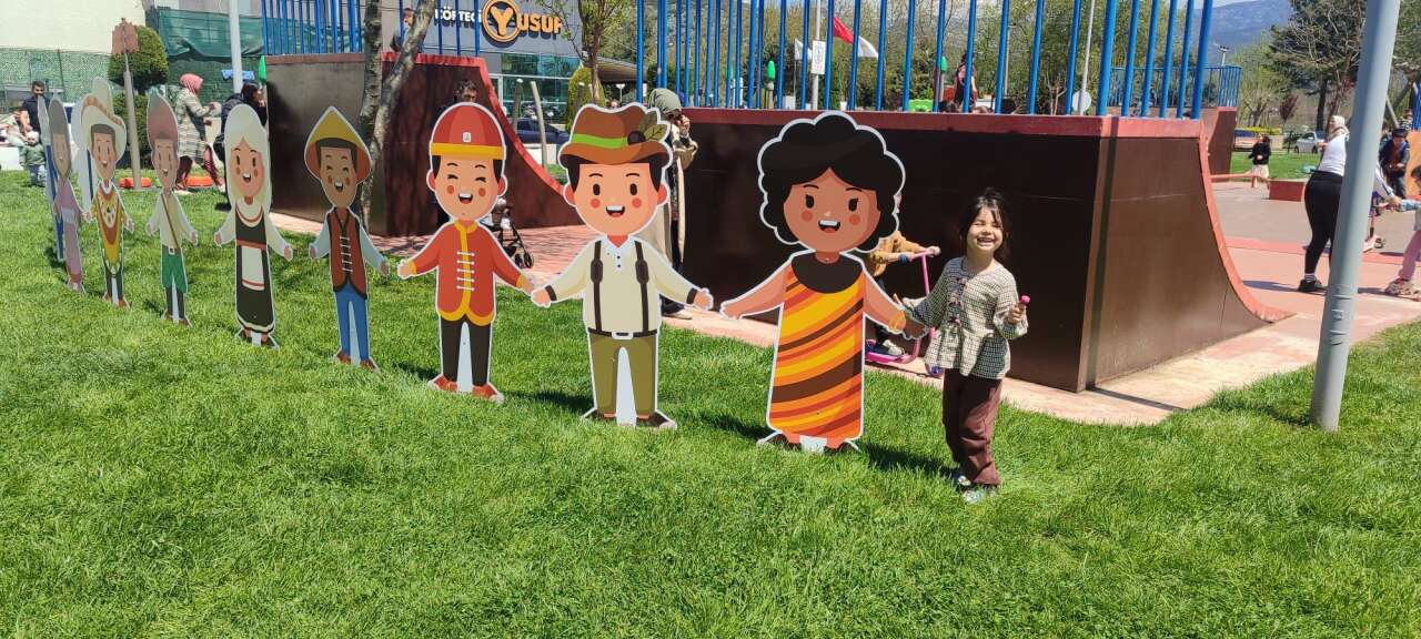 Menteşe’de Çocuk Şenliği Coşkusu: 19 Nisan’da Rekor Kalabalık 1